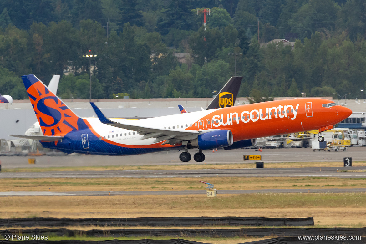 Sun Country Airlines Boeing 737-800 N832SY at Portland International Airport (KPDX/PDX)