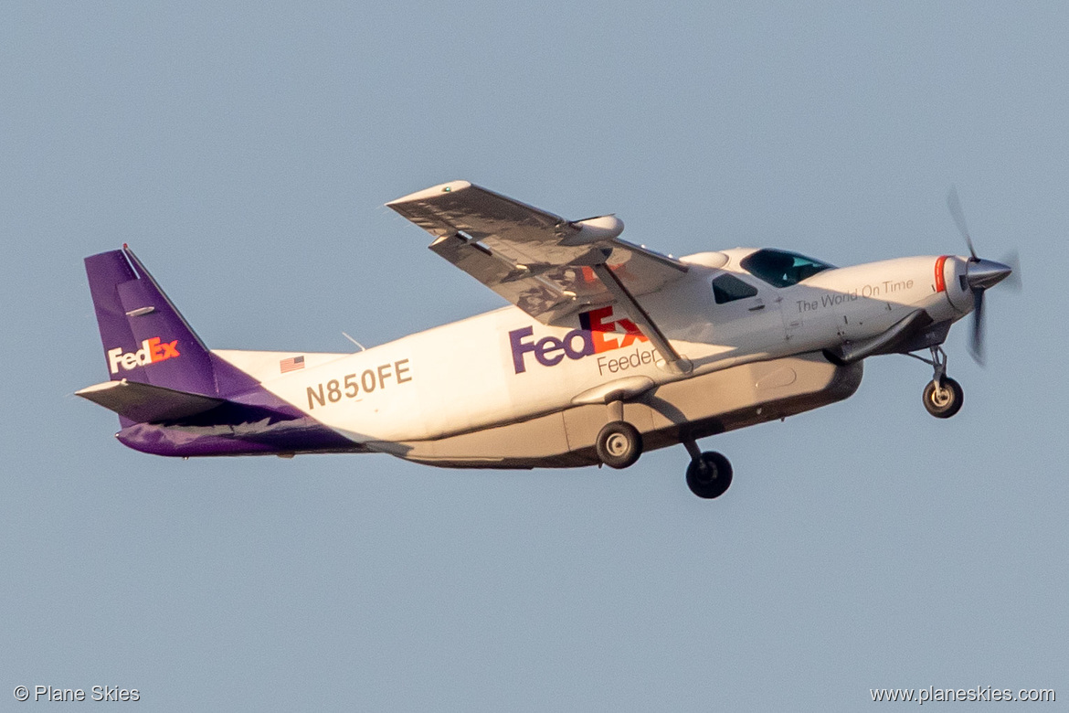 FedEx Cessna 208B Super Cargomaster N850FE at Portland International Airport (KPDX/PDX)