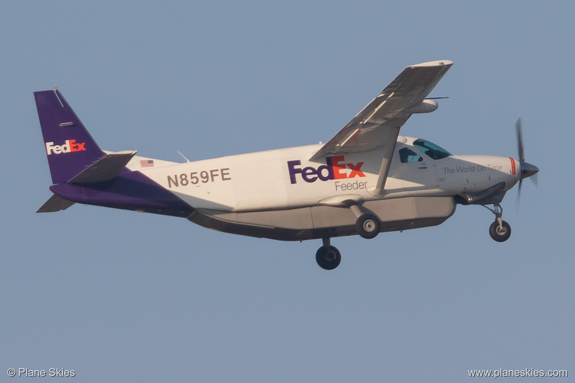 FedEx Cessna 208B Super Cargomaster N859FE at Portland International Airport (KPDX/PDX) FedEx Cessna 208B Super Cargomaster N859FE at Portland International Airport (KPDX/PDX)