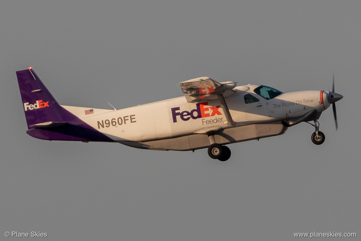 FedEx Cessna 208B Super Cargomaster N960FE at Portland International Airport (KPDX/PDX) FedEx Cessna 208B Super Cargomaster N960FE at Portland International Airport (KPDX/PDX)