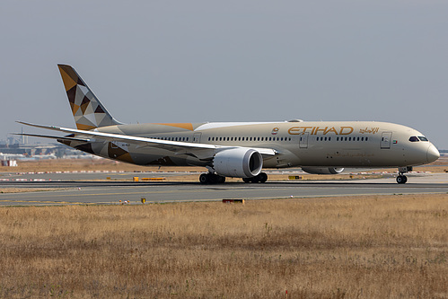 Etihad Airways Boeing 787-9 A6-BLH at Frankfurt am Main International Airport (EDDF/FRA) Etihad Airways Boeing 787-9 A6-BLH at Frankfurt am Main International Airport (EDDF/FRA)