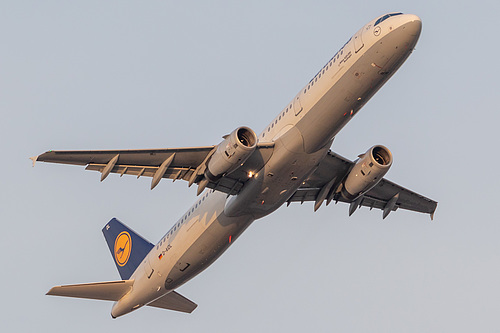 Lufthansa Airbus A321-200 D-AIDL at Frankfurt am Main International Airport (EDDF/FRA)