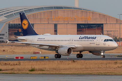 Lufthansa Airbus A320-200 D-AIZO at Frankfurt am Main International Airport (EDDF/FRA)