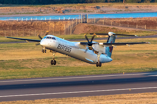 Jazz DHC Dash-8-400 C-FSRW at Portland International Airport (KPDX/PDX)