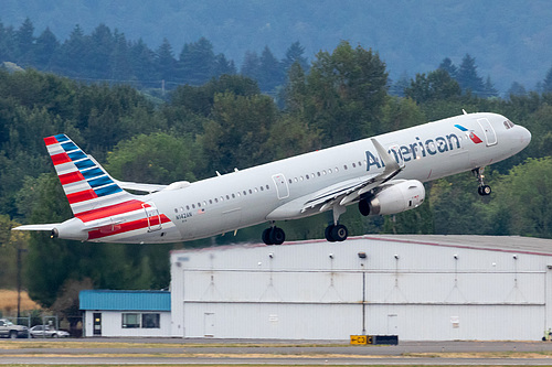 American Airlines Airbus A321-200 N142AN at Portland International Airport (KPDX/PDX) American Airlines Airbus A321-200 N142AN at Portland International Airport (KPDX/PDX)
