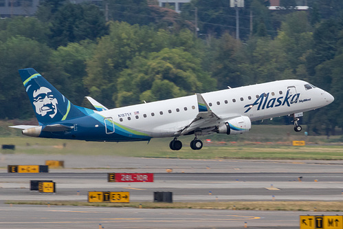 SkyWest Airlines Embraer ERJ-175 N187SY at Portland International Airport (KPDX/PDX)