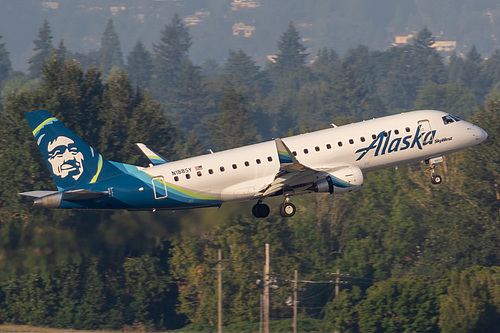 SkyWest Airlines Embraer ERJ-175 N188SY at Portland International Airport (KPDX/PDX)