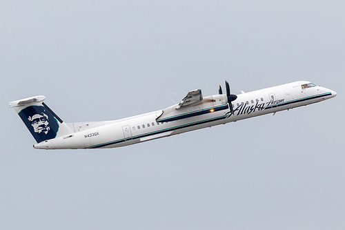 Horizon Air DHC Dash-8-400 N433QX at Portland International Airport (KPDX/PDX)