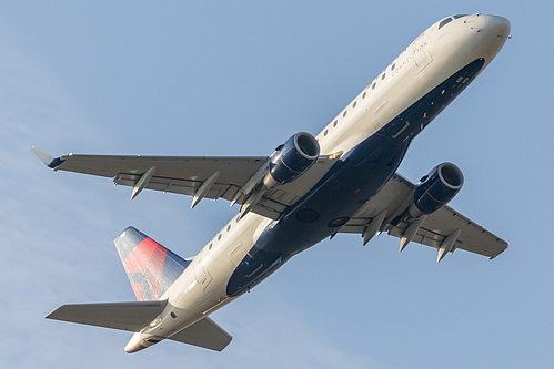 Compass Airlines Embraer ERJ-175 N626CZ at Portland International Airport (KPDX/PDX)