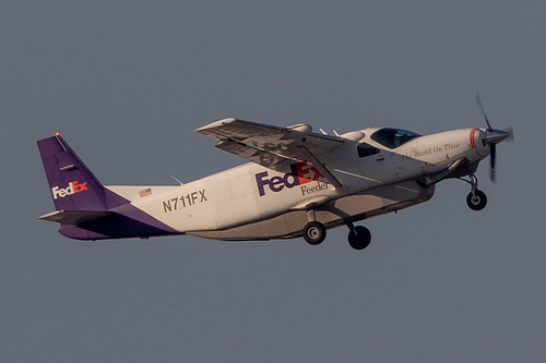 FedEx Cessna 208B Super Cargomaster N711FX at Portland International Airport (KPDX/PDX) FedEx Cessna 208B Super Cargomaster N711FX at Portland International Airport (KPDX/PDX)