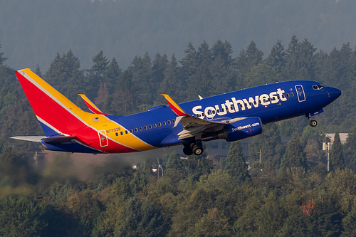 Southwest Airlines Boeing 737-700 N7733B at Portland International Airport (KPDX/PDX)