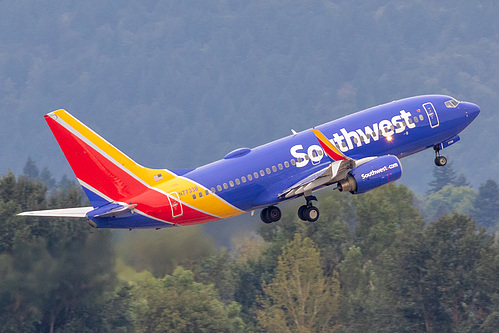 Southwest Airlines Boeing 737-700 N7733B at Portland International Airport (KPDX/PDX)