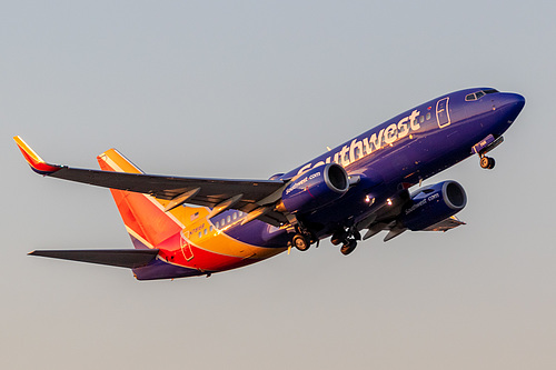 Southwest Airlines Boeing 737-700 N7816B at Portland International Airport (KPDX/PDX)