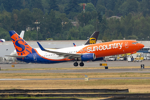 Sun Country Airlines Boeing 737-800 N832SY at Portland International Airport (KPDX/PDX)