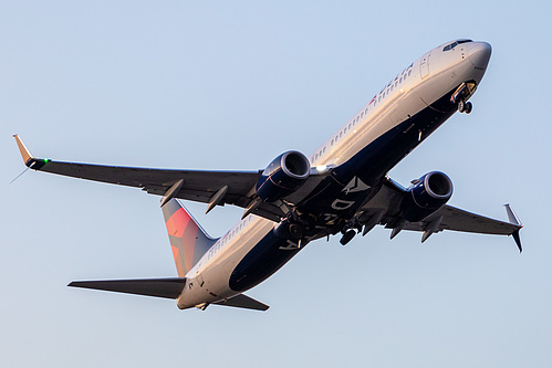 Delta Air Lines Boeing 737-900ER N861DN at Portland International Airport (KPDX/PDX) Delta Air Lines Boeing 737-900ER N861DN at Portland International Airport (KPDX/PDX)