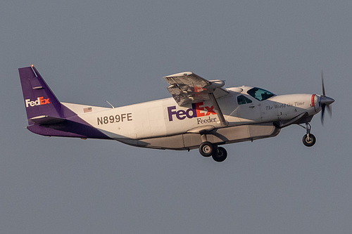 FedEx Cessna 208B Super Cargomaster N899FE at Portland International Airport (KPDX/PDX)