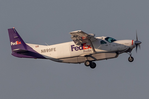 FedEx Cessna 208B Super Cargomaster N899FE at Portland International Airport (KPDX/PDX) FedEx Cessna 208B Super Cargomaster N899FE at Portland International Airport (KPDX/PDX)