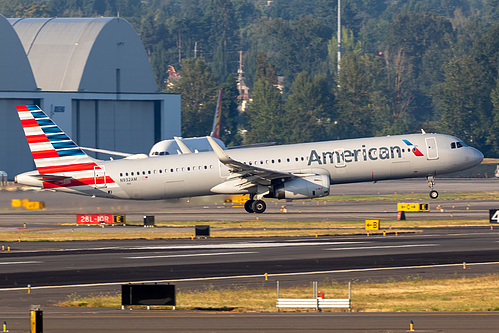 American Airlines Airbus A321-200 N932AM at Portland International Airport (KPDX/PDX) American Airlines Airbus A321-200 N932AM at Portland International Airport (KPDX/PDX)