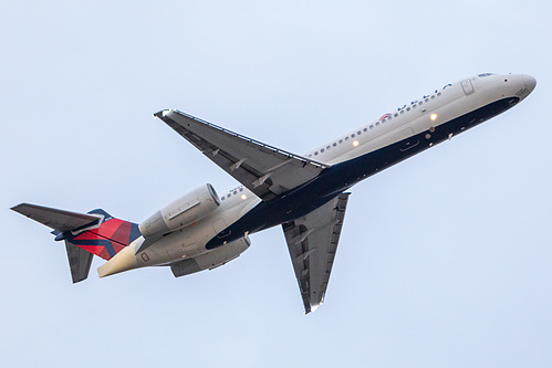 Delta Air Lines Boeing 717-200 N951AT at Portland International Airport (KPDX/PDX) Delta Air Lines Boeing 717-200 N951AT at Portland International Airport (KPDX/PDX)