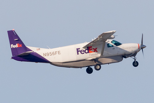 FedEx Cessna 208B Super Cargomaster N956FE at Portland International Airport (KPDX/PDX)