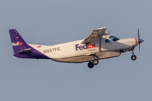 FedEx Cessna 208B Super Cargomaster N957FE at Portland International Airport (KPDX/PDX)