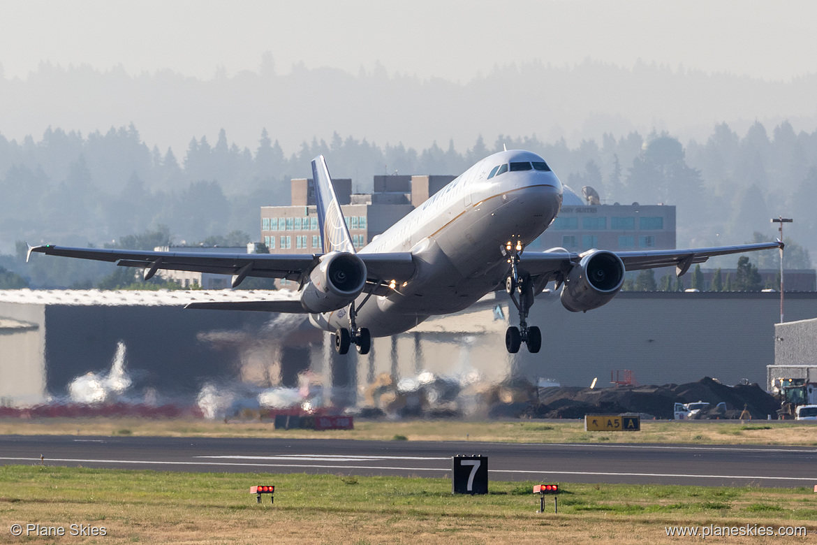 United Airlines Airbus A320-200 N458UA at Portland International Airport (KPDX/PDX) United Airlines Airbus A320-200 N458UA at Portland International Airport (KPDX/PDX)