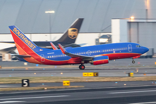 Southwest Airlines Boeing 737-700 N492WN at Portland International Airport (KPDX/PDX)