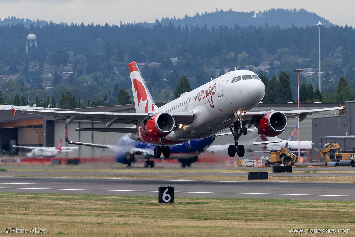 Air Canada Rouge Airbus A319-100 C-FZUG at Portland International Airport (KPDX/PDX)