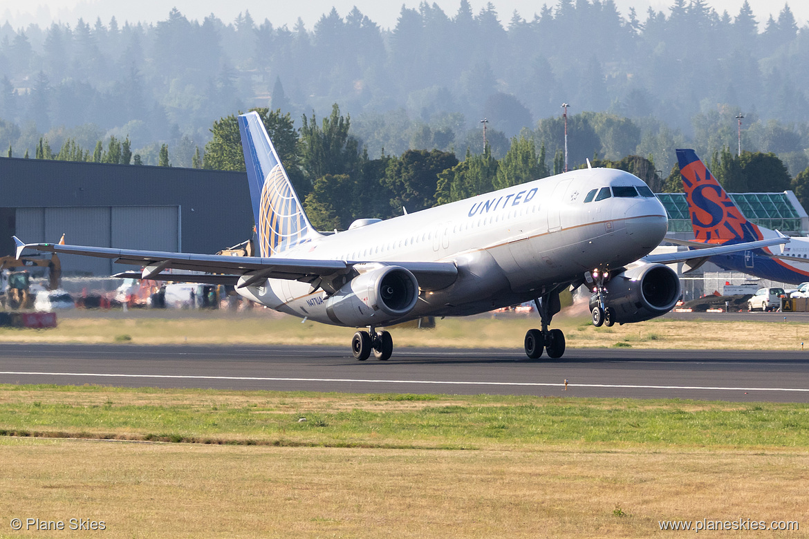 United Airlines Airbus A320-200 N471UA at Portland International Airport (KPDX/PDX)