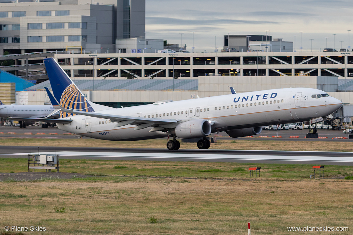 United Airlines Boeing 737-900ER N63890 at Portland International Airport (KPDX/PDX)
