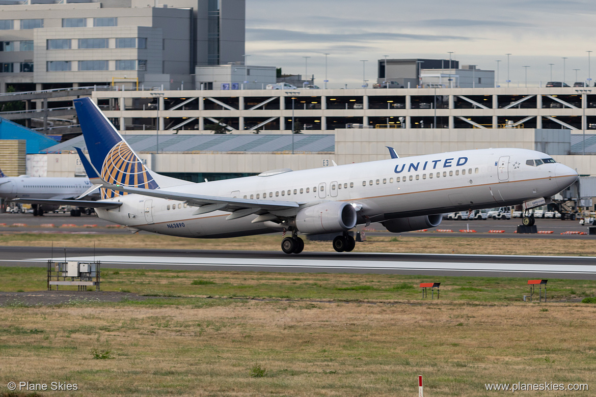 United Airlines Boeing 737-900ER N63890 at Portland International Airport (KPDX/PDX) United Airlines Boeing 737-900ER N63890 at Portland International Airport (KPDX/PDX)