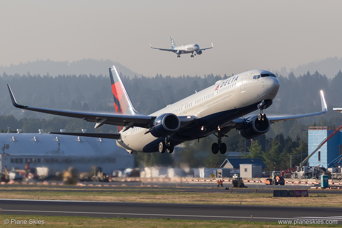 Delta Air Lines Boeing 737-900ER N806DN at Portland International Airport (KPDX/PDX)