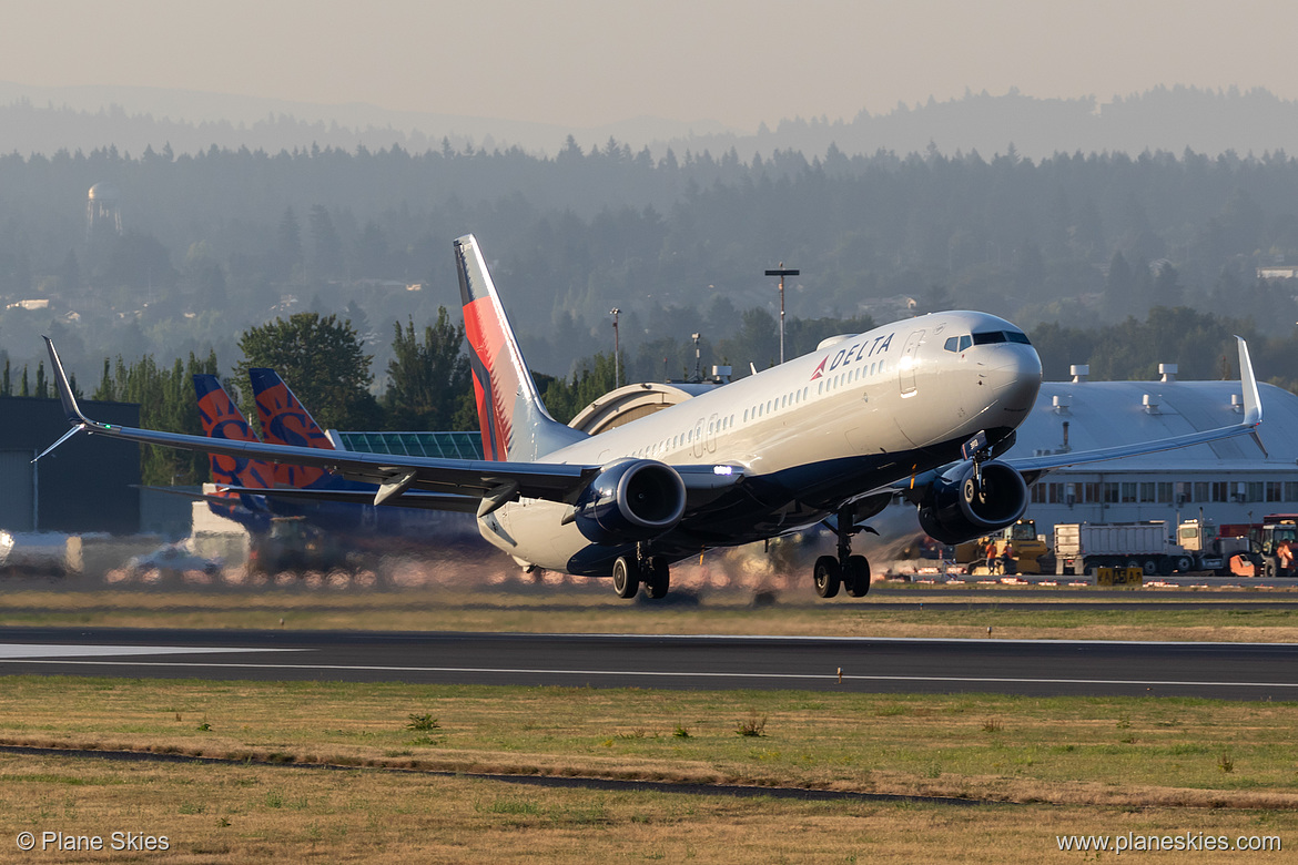 Delta Air Lines Boeing 737-900ER N913DU at Portland International Airport (KPDX/PDX) Delta Air Lines Boeing 737-900ER N913DU at Portland International Airport (KPDX/PDX)