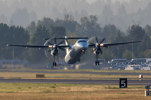 Jazz DHC Dash-8-400 C-GGMU at Portland International Airport (KPDX/PDX)