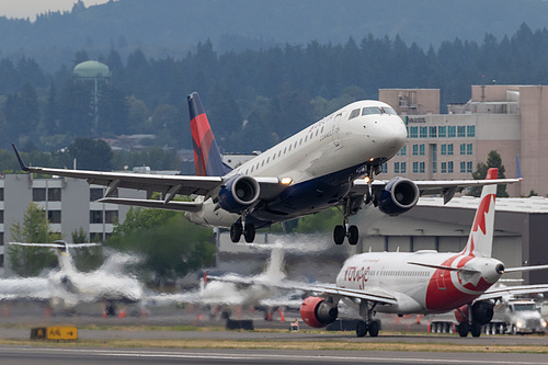 Compass Airlines Embraer ERJ-175 N636CZ at Portland International Airport (KPDX/PDX)