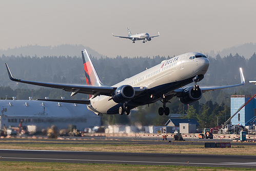 Delta Air Lines Boeing 737-900ER N806DN at Portland International Airport (KPDX/PDX)