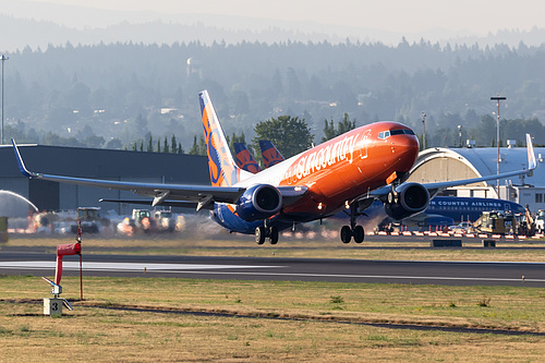 Sun Country Airlines Boeing 737-800 N832SY at Portland International Airport (KPDX/PDX)